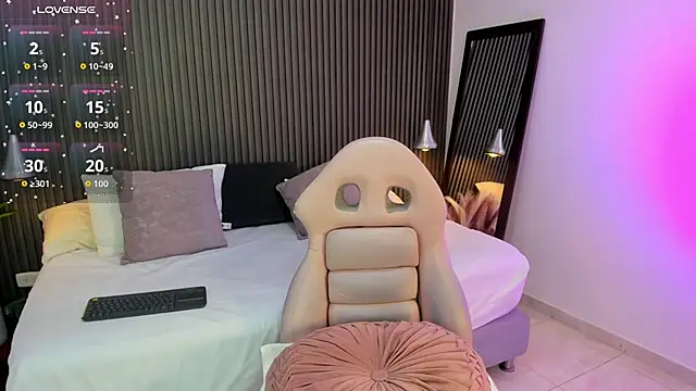 Snapshot of Axel_brunette1 chatting on 10-15-25, 07:47 Axel brunette1 online show from 10-15-25, 07:47