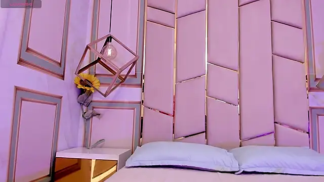 Snapshot of Sweetgirl4u_ chatting on 03-05-25, 02:56 Sweetgirl4u online show from 03-05-25, 02:56