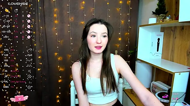 Snapshot of Fairyy_Moon chatting on 12-14-24, 01:17 Fairyy Moon online show from 12-14-24, 01:17