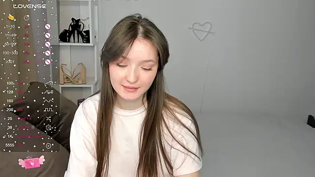 Snapshot of Fairyy_Moon chatting on 10-08-25, 03:26 Fairyy Moon online show from 10-08-25, 03:26