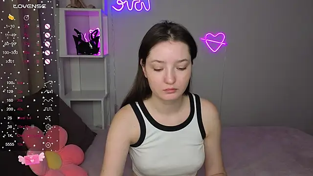 Snapshot of Fairyy_Moon chatting on 10-13-25, 12:32 Fairyy Moon online show from 10-13-25, 12:32