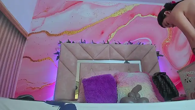 Taylor  cooper online show from 11-05-25, 06:30