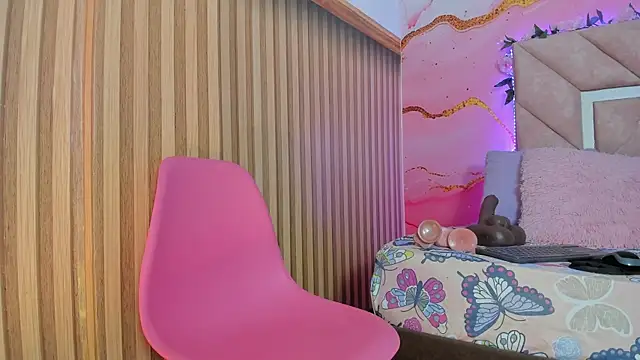 Taylor  cooper online show from 11-18-25, 06:34