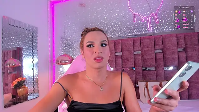 Snapshot of KylieVictoria chatting on 11-05-25, 04:56 KylieVictoria online show from 11-05-25, 04:56