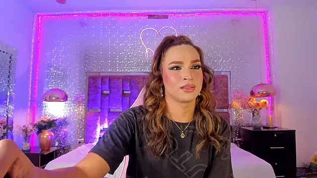 Snapshot of KylieVictoria chatting on 11-25-25, 03:39 KylieVictoria online show from 11-25-25, 03:39