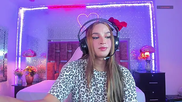 Snapshot of KylieVictoria chatting on 12-03-25, 04:09 KylieVictoria online show from 12-03-25, 04:09