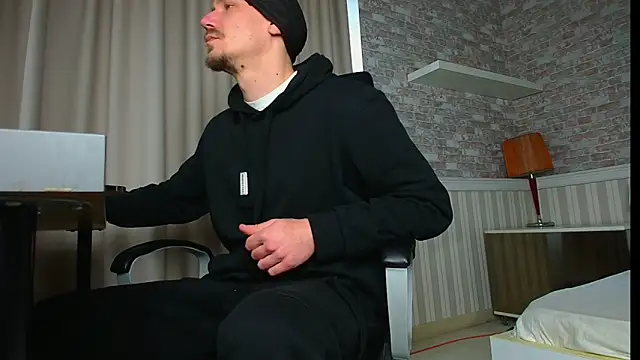 Snapshot of MateoBenjaminX chatting on 12-22-25, 11:18 MateoBenjaminX online show from 12-22-25, 11:18