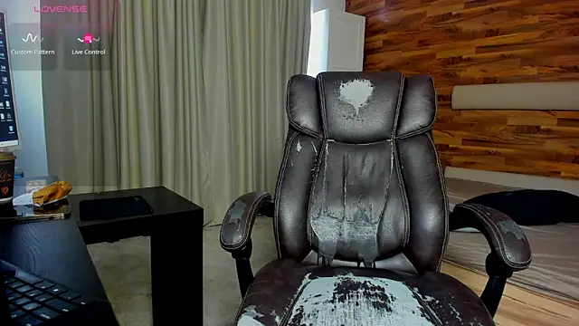 Snapshot of MateoBenjaminX chatting on 02-01-26, 11:31 MateoBenjaminX online show from 02-01-26, 11:31