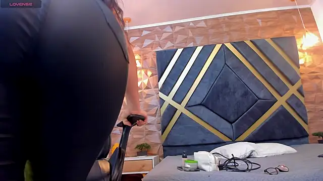 Alahia Dangelo online show from 02-12-25, 11:29