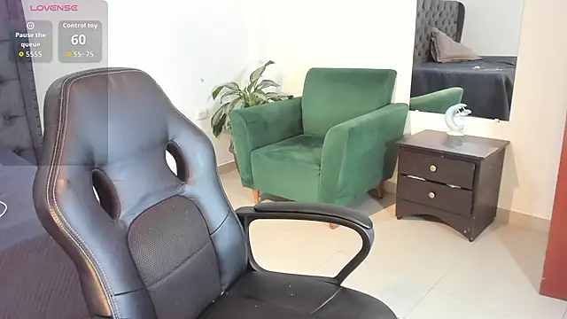 Snapshot of _maria_foxx_ chatting on 10-27-25, 06:01 maria foxx online show from 10-27-25, 06:01