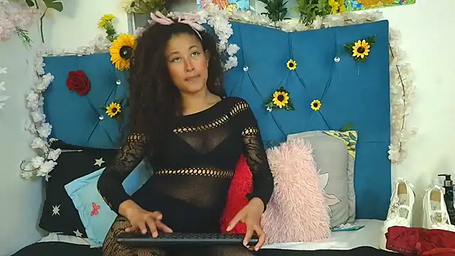 Snapshot of Milkdulce1 chatting on 05-12-26, 02:03 Milkdulce1 online show from 05-12-26, 02:03