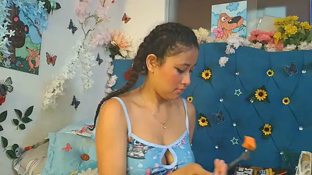 Snapshot of Milkdulce1 chatting on 05-26-26, 01:29 Milkdulce1 online show from 05-26-26, 01:29