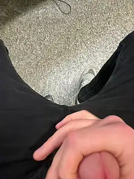 Snapshot of kareem0010 chatting on 02-26-25, 03:52 kareem0010 online show from 02-26-25, 03:52