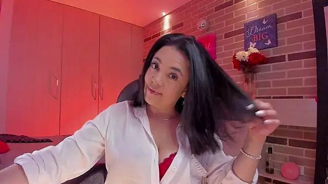 Snapshot of Bella_fournier chatting on 12-01-25, 09:09 Bella fournier online show from 12-01-25, 09:09