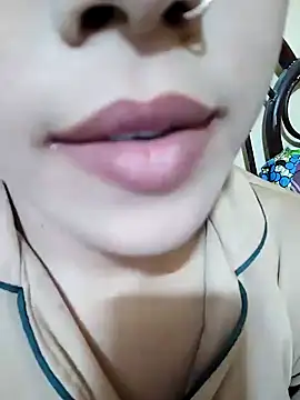 Snapshot of Anki-doll chatting on 02-05-25, 12:38 Anki-doll online show from 02-05-25, 12:38