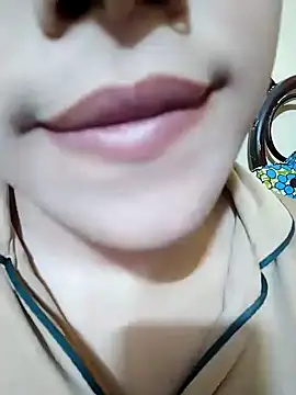 Snapshot of Anki-doll chatting on 02-13-25, 12:43 Anki-doll online show from 02-13-25, 12:43