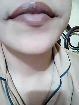 Snapshot of Anki-doll chatting on 02-17-25, 12:38 Anki-doll online show from 02-17-25, 12:38