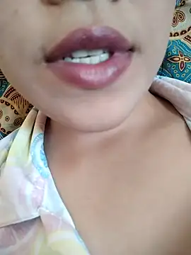 Snapshot of Anki-doll chatting on 03-18-25, 08:58 Anki-doll online show from 03-18-25, 08:58