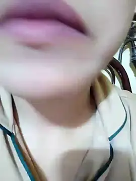 Snapshot of Anki-doll chatting on 03-21-25, 12:39 Anki-doll online show from 03-21-25, 12:39