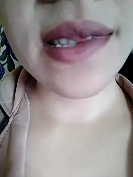 Snapshot of Anki-doll chatting on 10-08-25, 05:27 Anki-doll online show from 10-08-25, 05:27