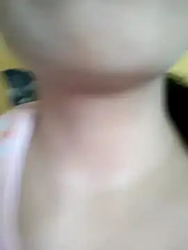 Snapshot of Anki-doll chatting on 10-17-25, 05:32 Anki-doll online show from 10-17-25, 05:32