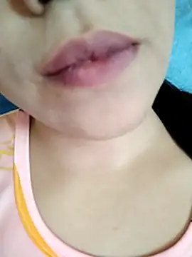 Snapshot of Anki-doll chatting on 10-24-25, 05:37 Anki-doll online show from 10-24-25, 05:37