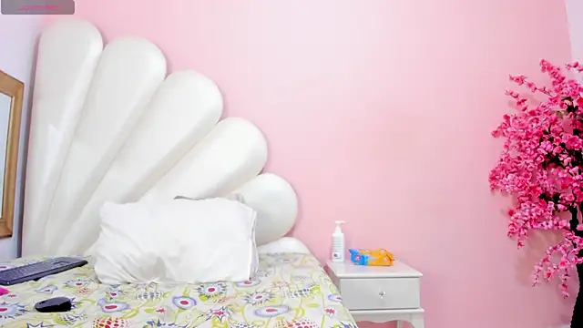 Snapshot of Ally_Parkeer_ chatting on 01-08-25, 04:00 Ally Parkeer online show from 01-08-25, 04:00