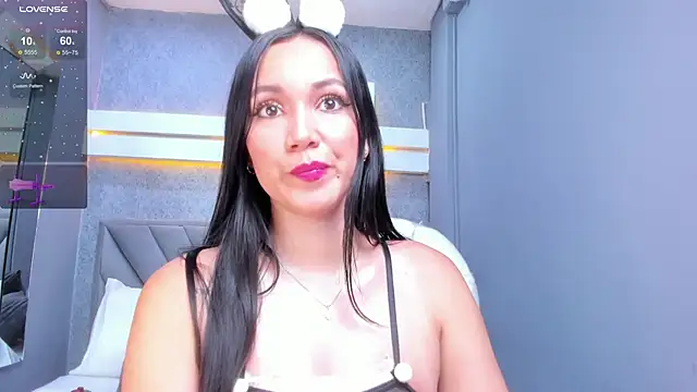 Snapshot of JessicaMilan chatting on 10-31-25, 10:33 JessicaMilan online show from 10-31-25, 10:33