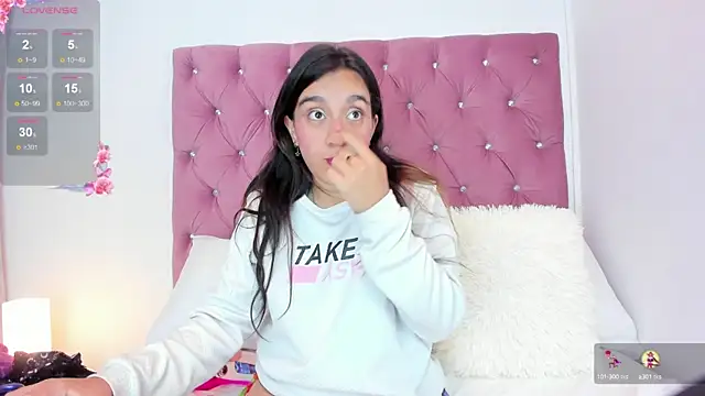 Snapshot of KiraSmitt chatting on 12-10-24, 04:02 KiraSmitt online show from 12-10-24, 04:02