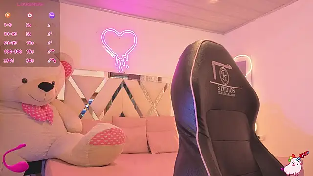 Snapshot of Laylafoxy_tay chatting on 12-21-25, 03:02 Laylafoxy tay online show from 12-21-25, 03:02