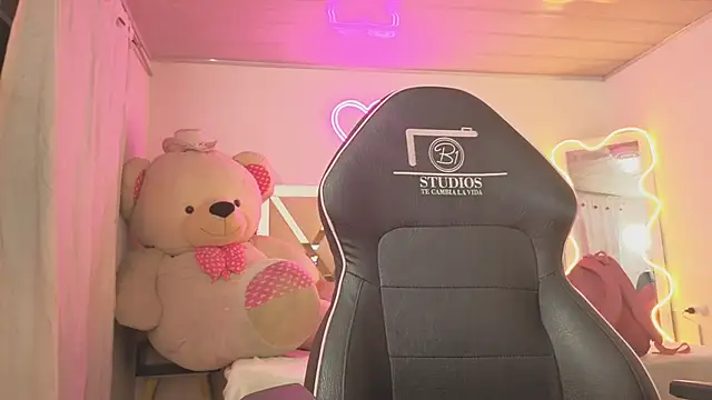 Snapshot of Laylafoxy_tay chatting on 01-06-26, 03:10 Laylafoxy tay online show from 01-06-26, 03:10