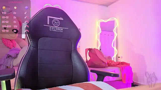 Snapshot of Laylafoxy_tay chatting on 01-09-26, 03:09 Laylafoxy tay online show from 01-09-26, 03:09