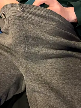 Snapshot of Dan8736 chatting on 11-21-25, 10:14 Dan8736 online show from 11-21-25, 10:14