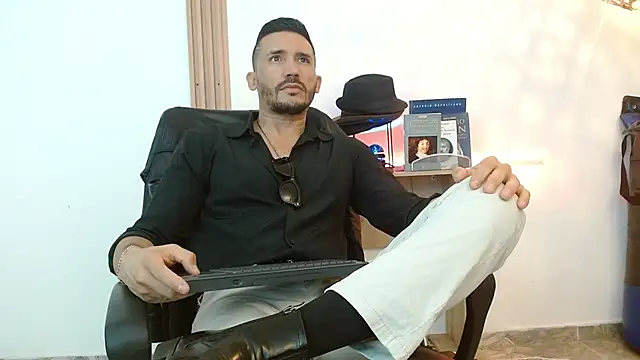 Reiko 85  online show from 11-24-25, 03:01