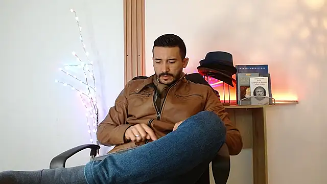 Reiko 85  online show from 01-12-26, 02:33