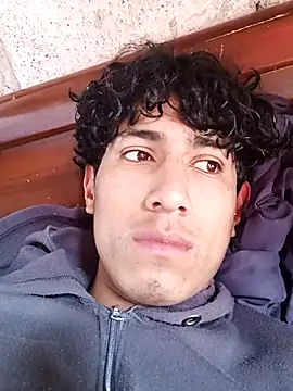 Snapshot of alexander32r chatting on 09-21-25, 03:02 alexander32r online show from 09-21-25, 03:02