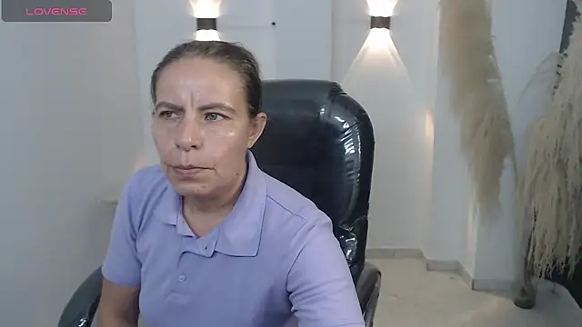 Milf karlye online show from 12-19-25, 01:34