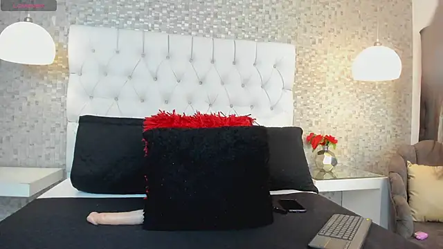 Snapshot of MonserratPeters chatting on 02-03-25, 08:13 MonserratPeters online show from 02-03-25, 08:13