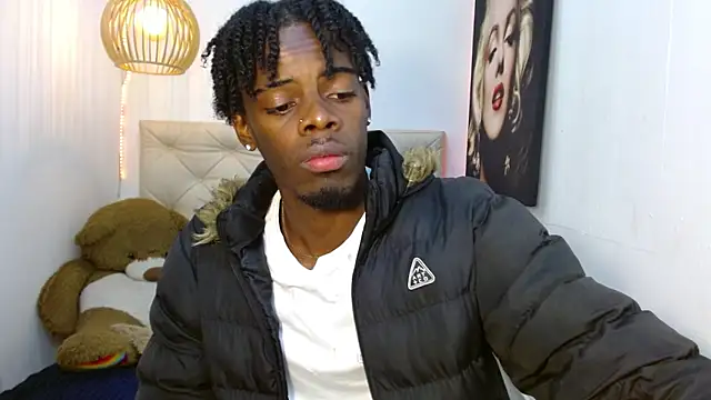 Snapshot of royce_ebony chatting on 12-14-24, 02:34 royce ebony online show from 12-14-24, 02:34