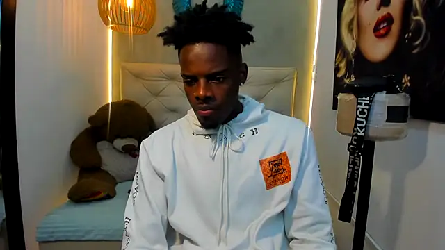 Snapshot of royce_ebony chatting on 02-04-26, 02:50 royce ebony online show from 02-04-26, 02:50