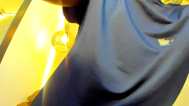 Snapshot of royce_ebony chatting on 02-14-26, 03:03 royce ebony online show from 02-14-26, 03:03