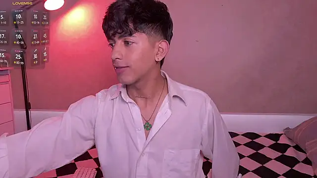 Snapshot of teobowny_ chatting on 09-27-25, 10:04 teobowny online show from 09-27-25, 10:04