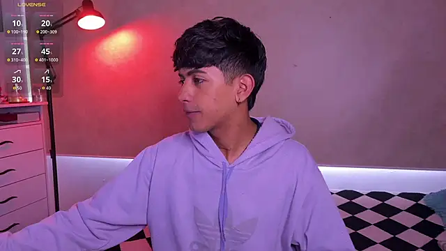 Snapshot of teobowny_ chatting on 10-07-25, 12:35 teobowny online show from 10-07-25, 12:35