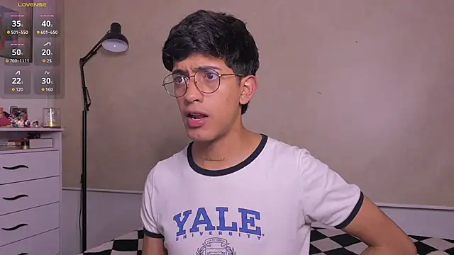 Snapshot of teobowny_ chatting on 11-21-25, 02:32 teobowny online show from 11-21-25, 02:32