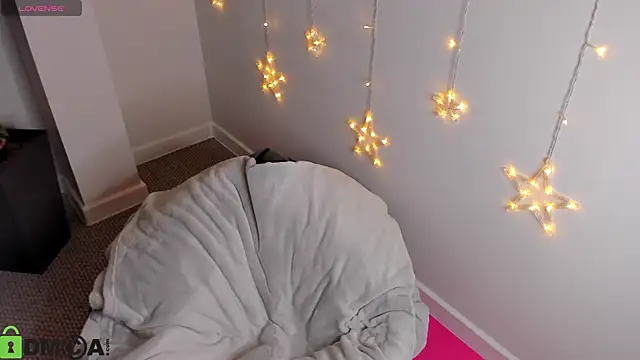 Snapshot of Jennifer_Wadee chatting on 12-14-25, 11:53 Jennifer Wadee online show from 12-14-25, 11:53