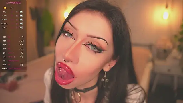 Devilsss toy online show from 10-20-25, 04:07