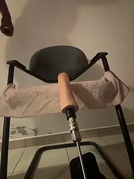 Snapshot of cretanbi chatting on 09-15-25, 04:51 cretanbi online show from 09-15-25, 04:51