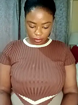 Snapshot of Luciouslips00 chatting on 11-17-25, 03:51 Luciouslips00 online show from 11-17-25, 03:51