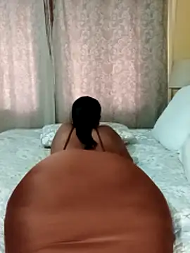 Snapshot of Luciouslips00 chatting on 11-21-25, 01:54 Luciouslips00 online show from 11-21-25, 01:54