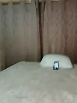 Snapshot of Luciouslips00 chatting on 12-01-25, 06:35 Luciouslips00 online show from 12-01-25, 06:35